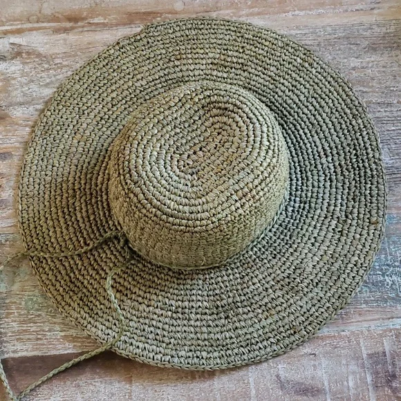 PETER GRIMM wide brim straw bucket Brimmed HAT with tassels. - Picture 5 of 12